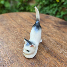 画像をギャラリービューアに読み込む, キャットフィギュリン(白地に黒柄)
