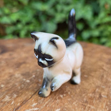 画像をギャラリービューアに読み込む, キャットフィギュリン(目を閉じたシャム猫)
