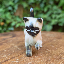 画像をギャラリービューアに読み込む, キャットフィギュリン(目を閉じたシャム猫)
