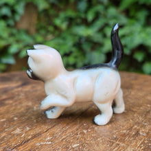 画像をギャラリービューアに読み込む, キャットフィギュリン(目を閉じたシャム猫)
