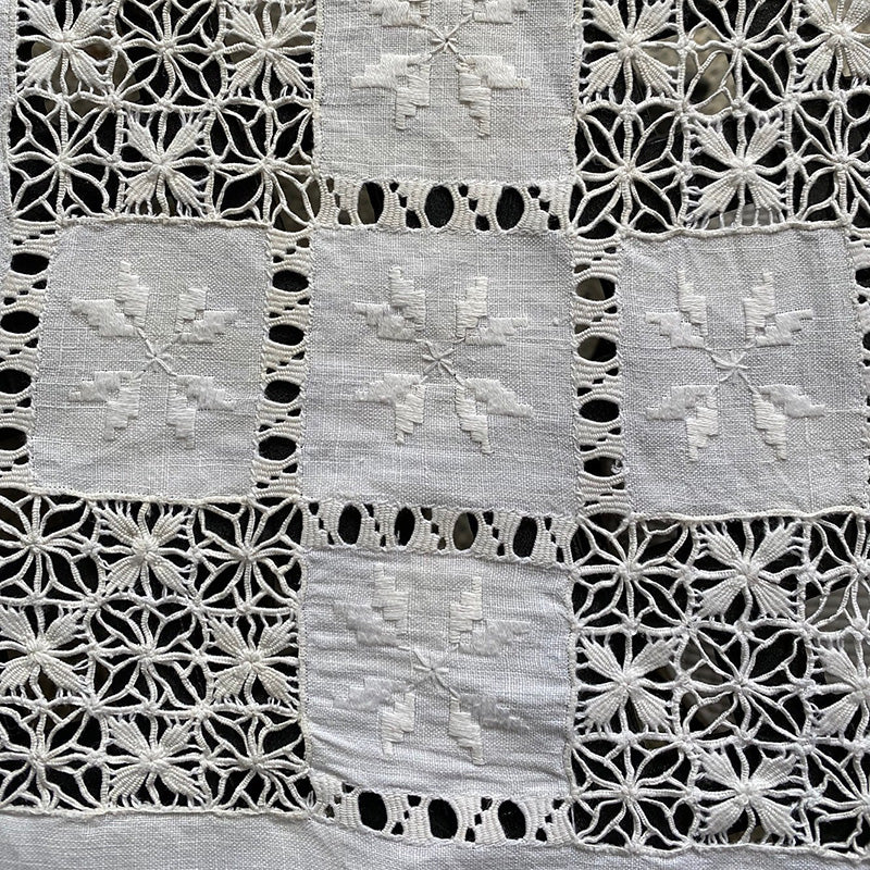 ホワイトリネン刺繍テーブルクロス – デイジーストア